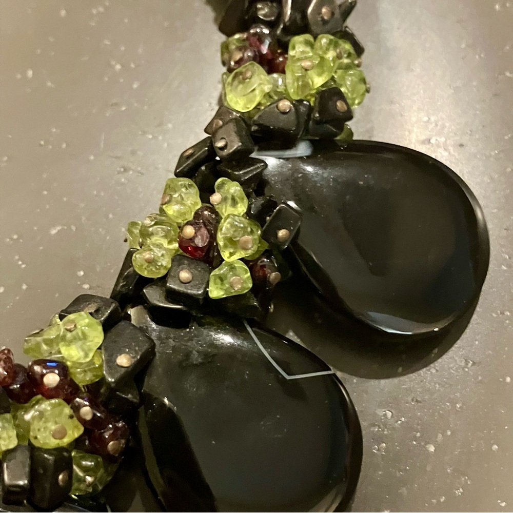 9.4 Ounces of Peridot and Onyx Chunky Statement Necklace. One of a kind. EUC. - Picture 8 of 16